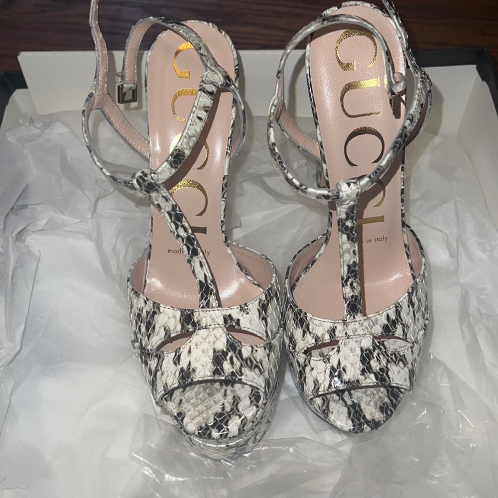 Gucci Python print high heels platform 💗
